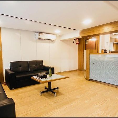 Qubestay Airport Capsule Hotel & Hostel Bombay Esterno foto
