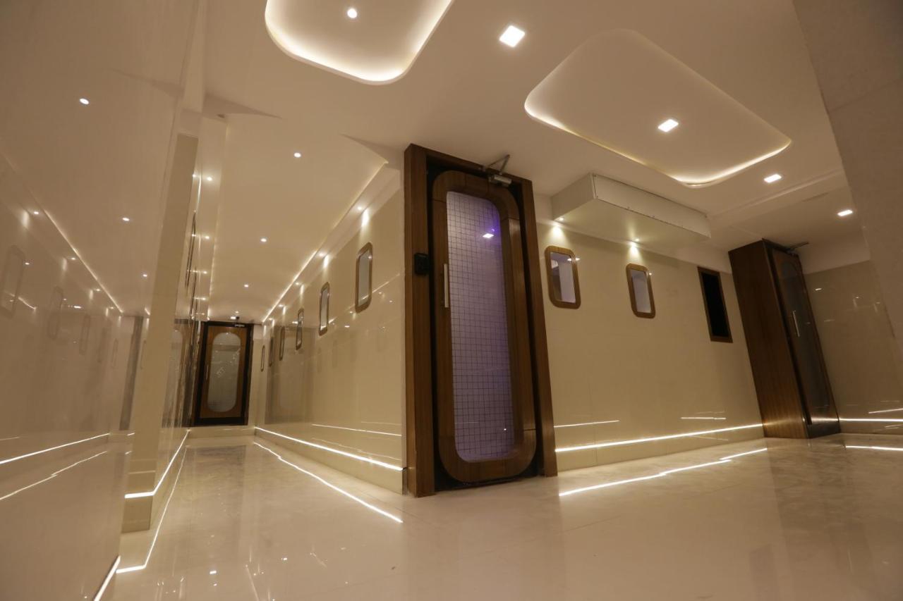 Qubestay Airport Capsule Hotel & Hostel Bombay Esterno foto