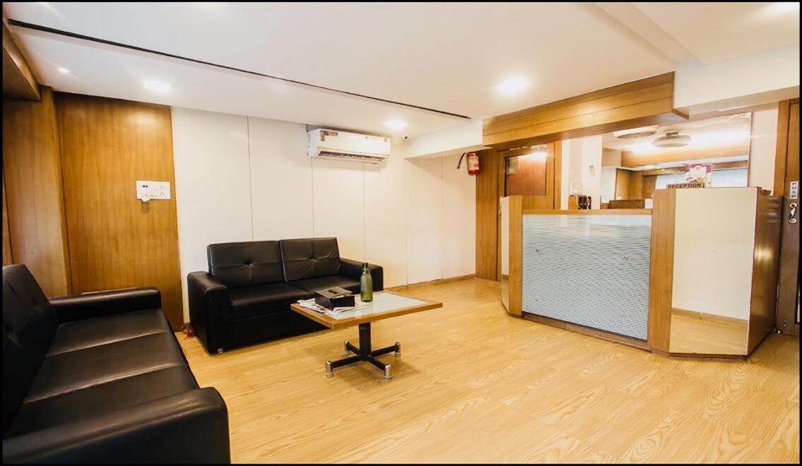 Qubestay Airport Capsule Hotel & Hostel Bombay Esterno foto